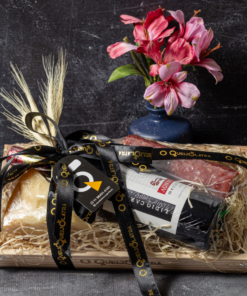 CESTA DE PRESENTE QUEIJO + VINHO + CHARCUTARIA